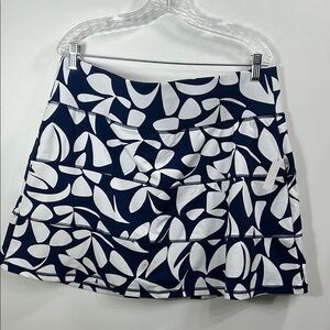 T By Talbots Performance Interlock
Tiered Skort-Bold BiColor size XL.NWT